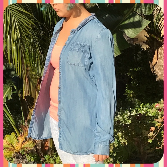 ELIE TAHARI Blue Chambray Ruffle Neckline Buttoned Shirt Long Sleeve Top Size XS - Picture 3 of 6